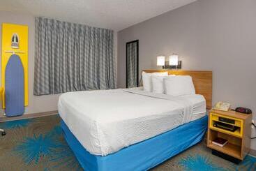 هتل Days Inn By Wyndham Coeur D'alene