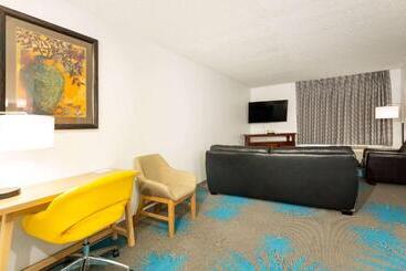 هتل Days Inn By Wyndham Coeur D'alene