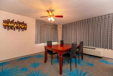 هتل Days Inn By Wyndham Coeur D'alene