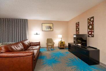 هتل Days Inn By Wyndham Coeur D'alene