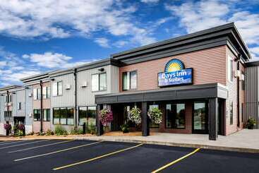 هتل Days Inn & Suites By Wyndham Duluth By The Mall