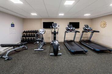 هتل Days Inn & Suites By Wyndham Duluth By The Mall