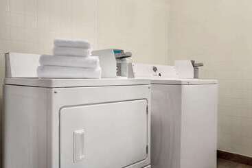 هتل Days Inn By Wyndham Fort Collins