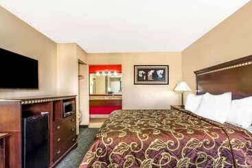 هتل Days Inn By Wyndham Fort Lauderdale Airport Cruise Port