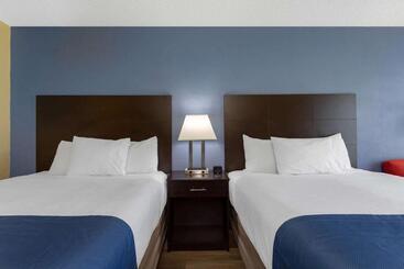 هتل Days Inn By Wyndham Greensboro Airport