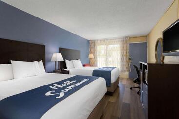 هتل Days Inn By Wyndham Greensboro Airport