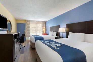 هتل Days Inn By Wyndham Greensboro Airport