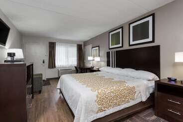 هتل Days Inn By Wyndham Harrisburg North