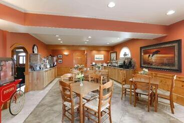 هتل Days Inn By Wyndham Kill Devil Hills Oceanfront  Wilbur