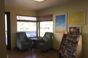 هتل Days Inn By Wyndham Kingman West