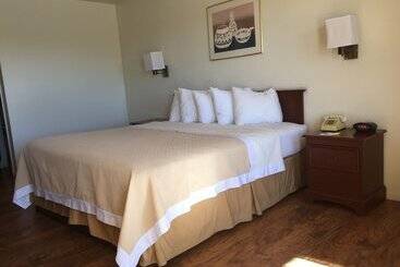 هتل Days Inn By Wyndham Kingman West