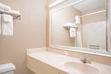 هتل Days Inn By Wyndham Mankato