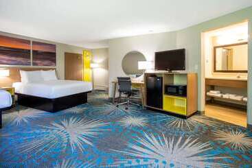 هتل Days Inn By Wyndham Marquette