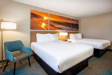 هتل Days Inn By Wyndham Marquette