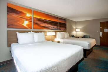 هتل Days Inn By Wyndham Marquette