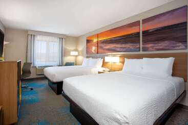 هتل Days Inn By Wyndham Marquette