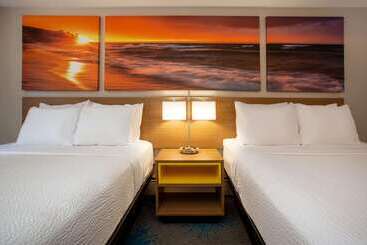 هتل Days Inn By Wyndham Marquette