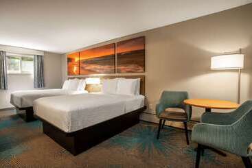 هتل Days Inn By Wyndham Marquette