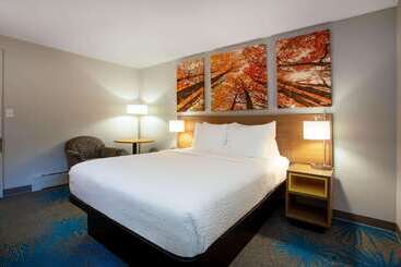 هتل Days Inn By Wyndham Marquette