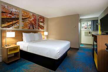 هتل Days Inn By Wyndham Marquette
