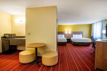 هتل Days Inn By Wyndham Marquette