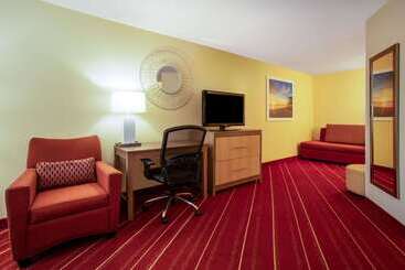 هتل Days Inn By Wyndham Marquette