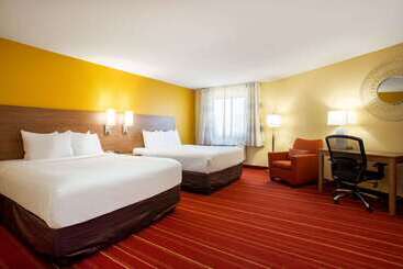 هتل Days Inn By Wyndham Marquette