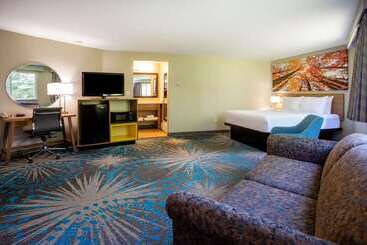 هتل Days Inn By Wyndham Marquette