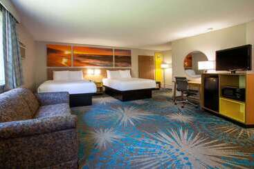 هتل Days Inn By Wyndham Marquette