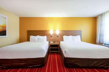 هتل Days Inn By Wyndham Marquette