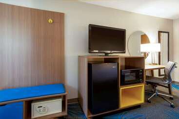 هتل Days Inn By Wyndham Marquette