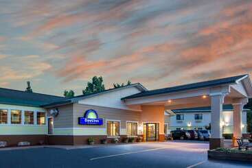 هتل Days Inn By Wyndham Marquette