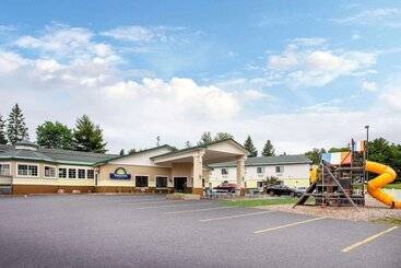 هتل Days Inn By Wyndham Marquette