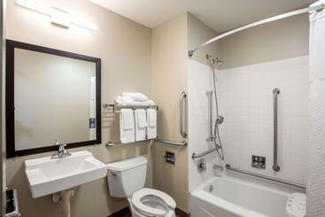 هتل Days Inn By Wyndham Marquette