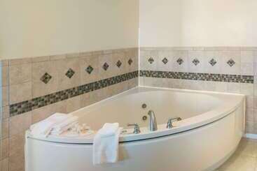 هتل Days Inn By Wyndham Minot