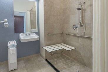هتل Days Inn By Wyndham Minot