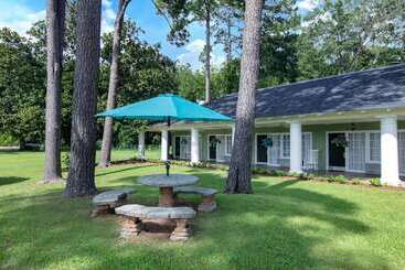 هتل Days Inn By Wyndham Natchez