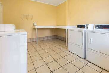 هتل Days Inn By Wyndham Natchez