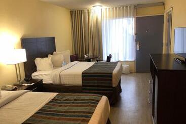 هتل Days Inn By Wyndham Natchez