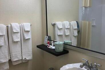 هتل Days Inn By Wyndham Natchez