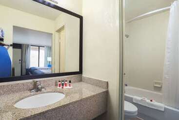 هتل Days Inn By Wyndham Newark Wilmington