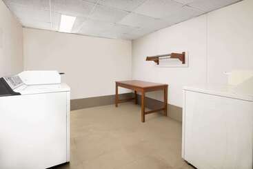 هتل Days Inn By Wyndham Raleigh Midtown