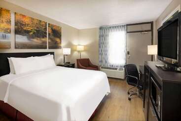 هتل Days Inn By Wyndham Raleigh Midtown
