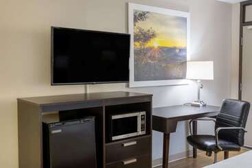 هتل Days Inn By Wyndham Raleigh Midtown