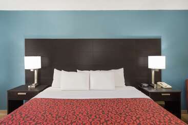 هتل Days Inn By Wyndham Raleigh Midtown