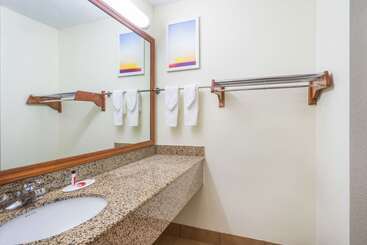 هتل Days Inn By Wyndham Raleigh Midtown