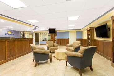 هتل Days Inn By Wyndham Raleighairportresearch Triangle Park