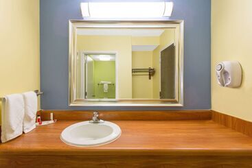 هتل Days Inn By Wyndham Raleighairportresearch Triangle Park