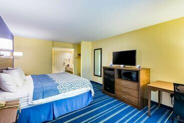 هتل Days Inn By Wyndham Hartford/closest Downtown