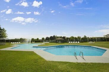 هتل Days Inn By Wyndham Shelburne/burlington